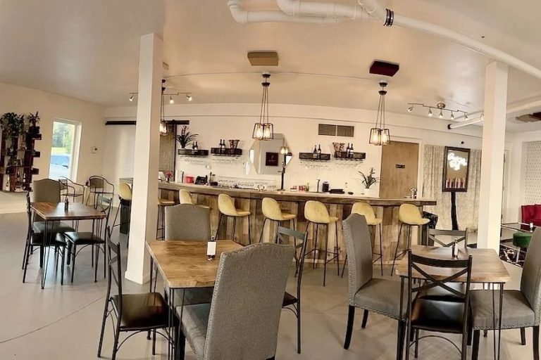The Vibrary: Wine & Bookbar, Stone Mountain, GA