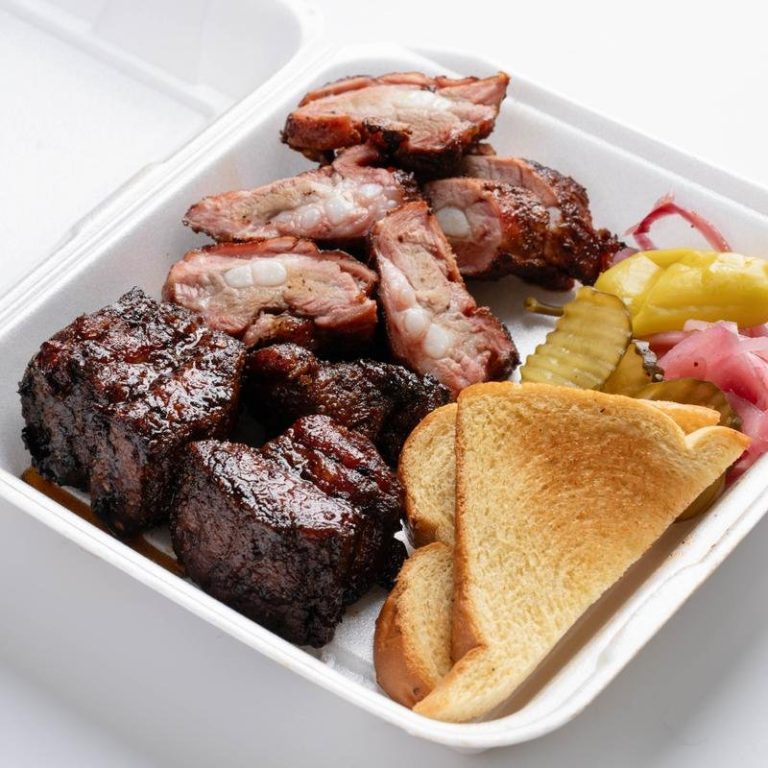Smoke-a-holics BBQ in Fort Worth, TX